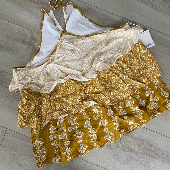 NWT LC Lauren Conrad Tiered Halter Top - Picture 3 of 3